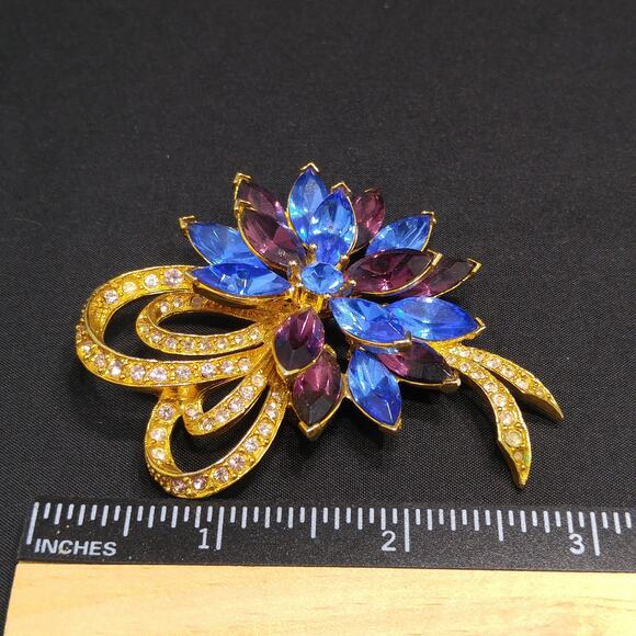 Vintage Signed Blue Purple Rhinestone Floral Brooch, Clear Rhinestone Ribbons, - Picture 9 of 10